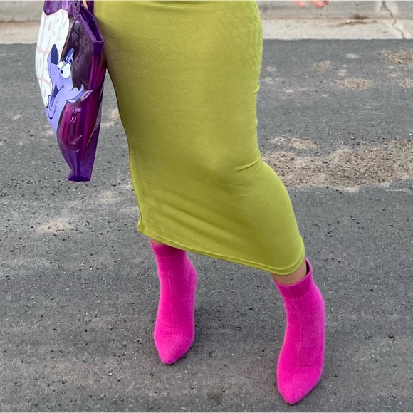 SHEIN Cuccoo Minimalist Chunky Heeled Fluffy Boots Hot Pink size 7.5 - Picture 3 of 8